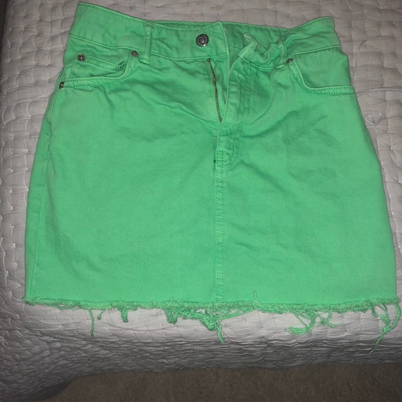 green jean skirt outfit